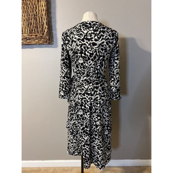 BCBGMaxAzria Dress M Medium Wrap Stretch Career Church Black Ivory Washable - Picture 5 of 13